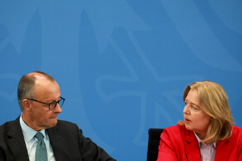 Nemecký kancelár Friedrich Merz a nemecká ministerka práce a sociálnych vecí Bärbel Basová. FOTO: Reuters