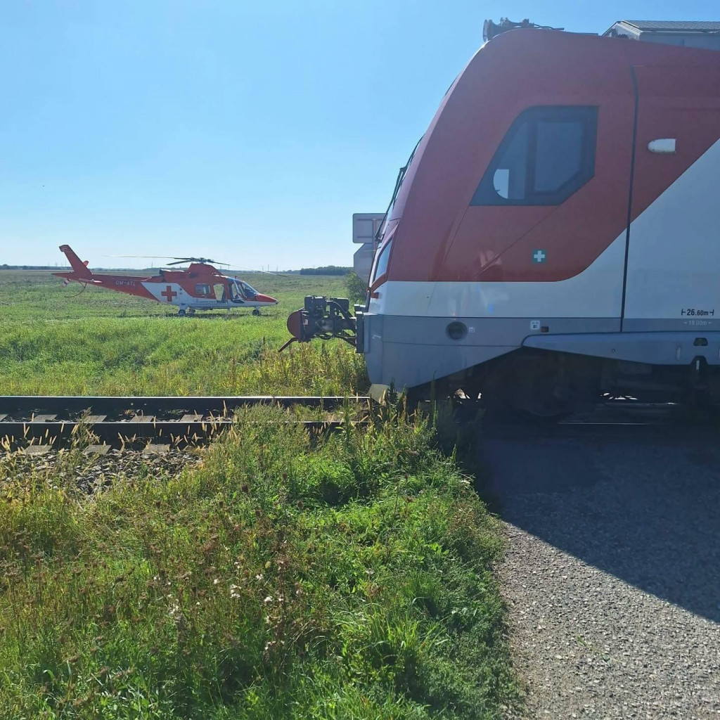 Tragická zrážka vlaku s autom v Seredi. FOTO: Polícia Slovenskej republiky