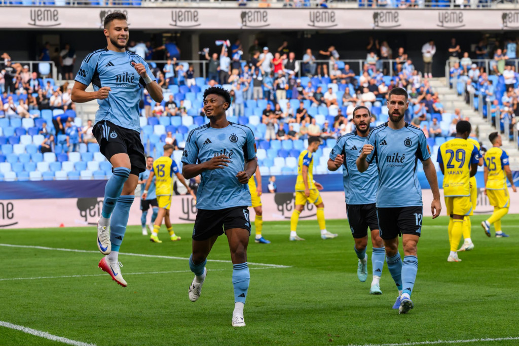 Mykola Kucharevyč, Ibrahim Rahim, Kyriakos Savvidis a Kenan Bajrič (všetci Slovan). FOTO: TASR /Jaroslav Novák