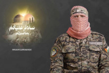 Ilustračná snímka maskovanej osoby, ktorá sa označuje ako Abu Ubaida, hovorca Hamasu. FOTO: REUTERS/Hamas Armed Wing Media