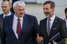 Na snímke zľava ukrajinský minister zahraničných vecí Andrij Sybiha a minister zahraničných vecí a európskych záležitostí Juraj Blanár. FOTO: TASR/Jakub Kotian