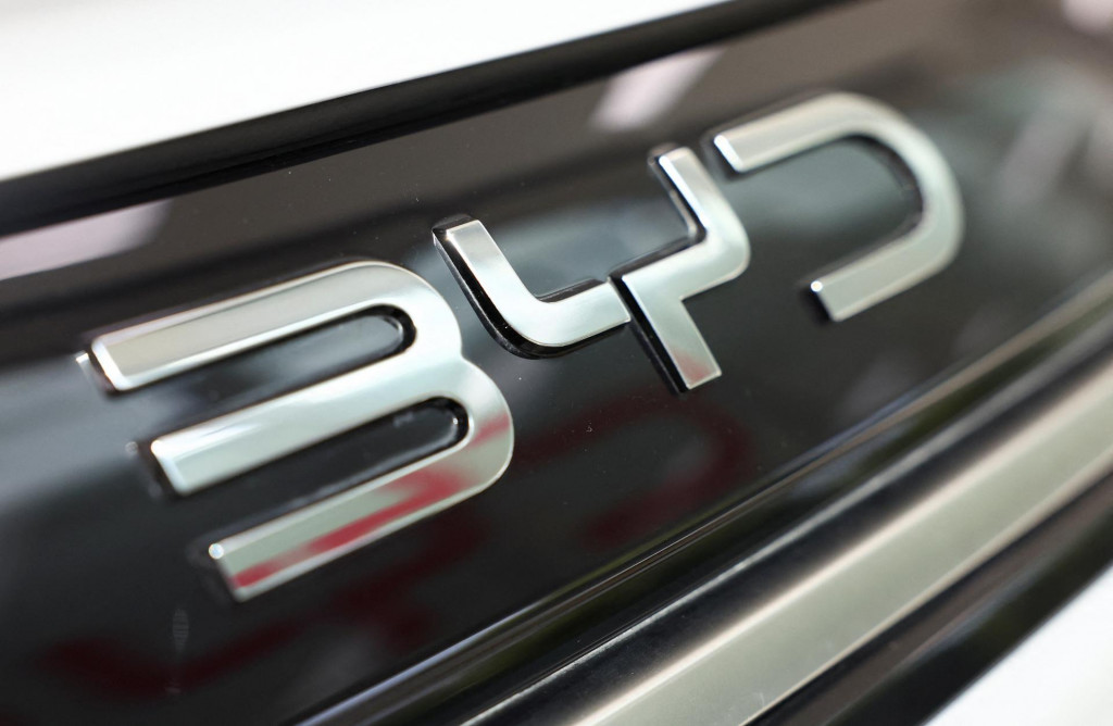 Logo automobilky BYD. FOTO: Reuters