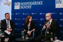 Odborníci doc.Peter Jackuliak, PharmDr. Ondrej Sukeľ a JUDr. Katarína Fedorová diskutovali o liekovej politike na konferencii Slovenské zdravotníctvo 2025.