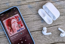 Apple je aktuálne najväčším výrobcom slúchadiel na svete a s novšími modelmi postupne odpadá pôvodný dešpekt, ktorý k nim mnohí milovníci kvalitného zvuku mali. Ako sa vydaril najnovší model AirPods Pro 3, ktorý na trh dorazil minulý piatok?