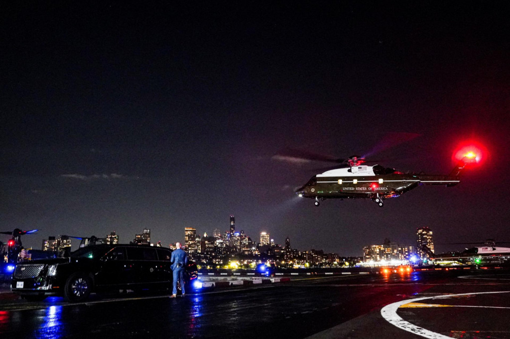 Vrtuľník s americkým prezidentom Donaldom Trumpom. FOTO: Reuters