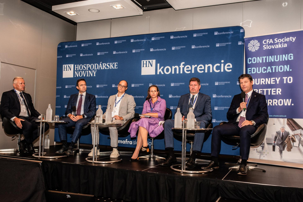 Účastníci HN konferencie CFA Society Slovakia diskutovali o potrebe investícií do verejných projektov.  FOTO: HN/Miroslava Spodniaková