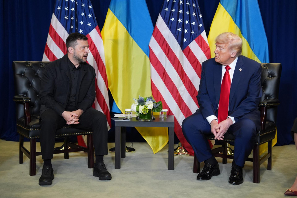 Americký prezident Donald Trump a ukrajinský prezident Volodymyr Zelenskyj počas stretnutia na 80. zasadnutí Valného zhromaždenia Organizácie Spojených národov v New Yorku. FOTO: TASR/AP
