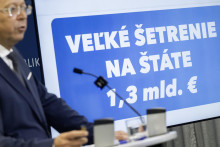 Minister financií Ladislav Kamenický pred dvomi týždňami ohlásil výraznejšie šetrenie na štáte. FOTO:TASR/M. Baumann