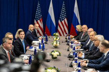 Americký minister zahraničných vecí Marco Rubio sa stretol s ruským ministrom zahraničných vecí Sergejom Lavrovom v rámci 80. zasadnutia Valného zhromaždenia Organizácie Spojených národov v hoteli Lotte Palace v New Yorku. FOTO: Reuters