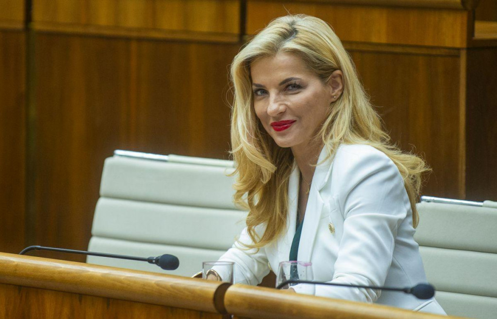 Ministerka kultúry Martina Šimkovičová priletela do USA, aj keď ju prezidentov špeciál nezobral. FOTO: TASR/Jakub Kotian