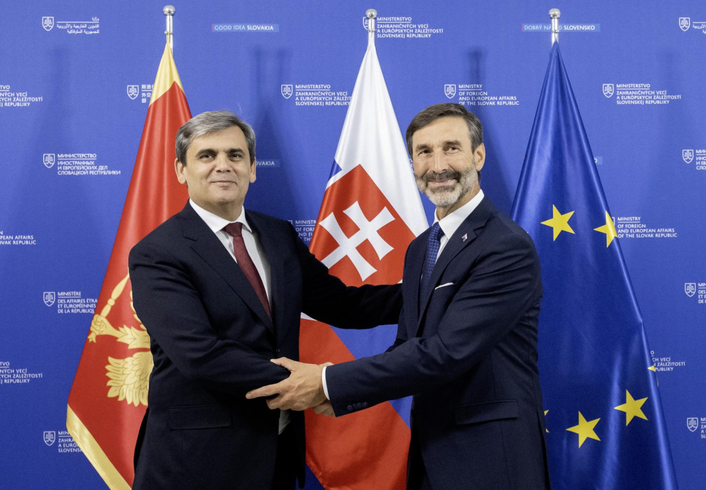 Minister zahraničných vecí a európskych záležitostí Juraj Blanár a minister zahraničných vecí Čiernej Hory Ervin Ibrahimovič. FOTO: TASR