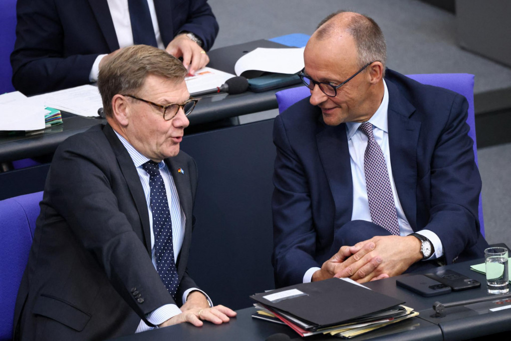 Nemecký kancelár Friedrich Merz s ministrom zahraničných vecí Johannom Wadephulom. FOTO: Reuters
