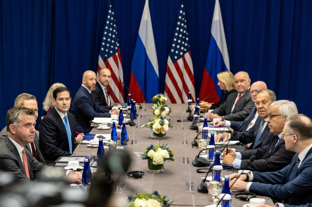 Americký minister zahraničných vecí Marco Rubio sa stretol s ruským ministrom zahraničných vecí Sergejom Lavrovom v rámci 80. zasadnutia Valného zhromaždenia Organizácie Spojených národov v hoteli Lotte Palace v New Yorku. FOTO: Reuters