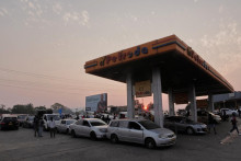 Niektoré ruské regióny čelia nedostatku určitých palív. Dôvodom je zintenzívnenie ukrajinských útokov dronmi na ruské rafinérie. FOTO: REUTERS