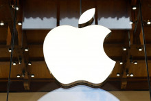 Apple požiadal Európsku komisiu, aby prehodnotila, ako zákon ovplyvňuje spotrebiteľov v EÚ, ktorí používajú jeho produkty. FOTO: REUTERS