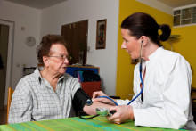 Poisťovne ponúkajú penzistom viacero benefitov. FOTO: Dreamstime