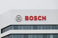Logo spoločnosti Bosch na budove centrály v nemeckom Gerlingene. FOTO: TASR/DPA