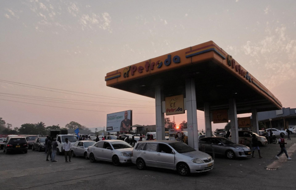 Niektoré ruské regióny čelia nedostatku určitých palív. Dôvodom je zintenzívnenie ukrajinských útokov dronmi na ruské rafinérie. FOTO: REUTERS