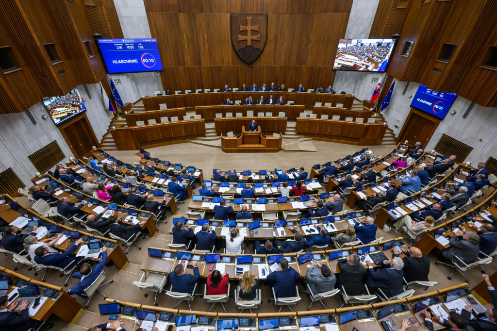 Energopomoc pre obyvateľov má byť poskytovaná prostredníctvom určenia ceny v elektroenergetike, plynárenstve alebo tepelnej energetike a podmienok ich uplatnenia alebo prostredníctvom energopoukážok. FOTO: TASR/Jaroslav Novák