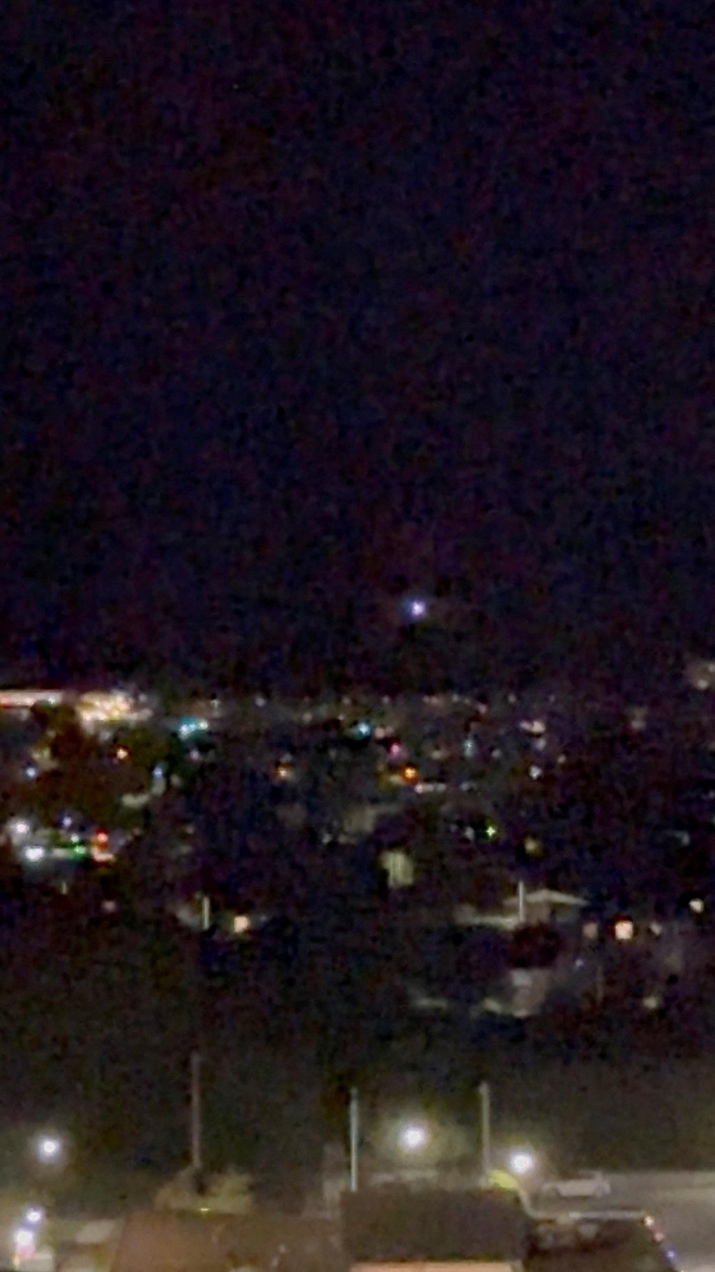 Drony boli spozorované nad letiskami v Esbjergu, Sönderborgu, na leteckej základni Skrydstrup a na letisku Aalborgu, ktoré sa napokon i uzavrelo, upresnila polícia vo vyhlásení. FOTO: REUTERS