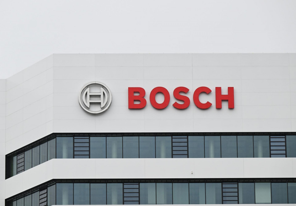 Logo spoločnosti Bosch na budove centrály v nemeckom Gerlingene. FOTO: TASR/DPA