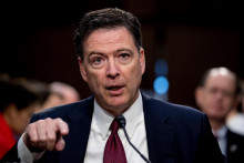 Na archívnej snímke z 8. júna 2017 bývalý riaditeľ Federálneho úradu pre vyšetrovanie (FBI) James Comey. FOTO: TASR/AP