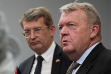 Dánsky minister zahraničných vecí Lars Loekke Rasmussen a minister obrany Troels Lund Poulsen. FOTO: Reuters