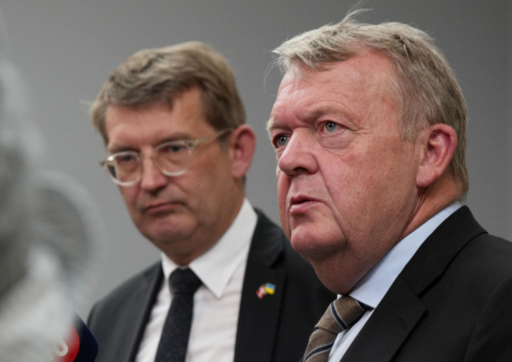 Dánsky minister zahraničných vecí Lars Loekke Rasmussen a minister obrany Troels Lund Poulsen. FOTO: Reuters