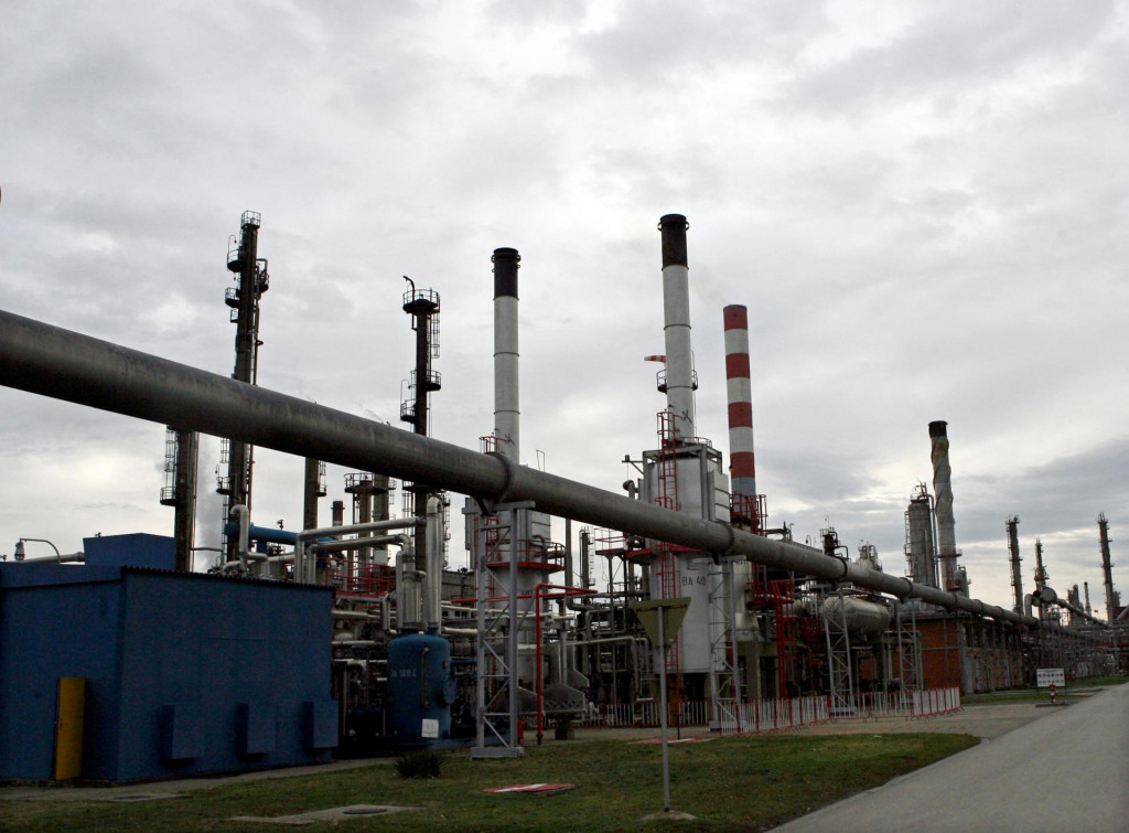 Zariadenia ropnej rafinérie NIS v srbskom meste Pančevo. FOTO Reuters