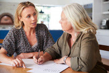 S odovzdaním rodinnej firmy potomkom až po smrti otca zakladateľa sa väčšinou viaže nepripravenosť úspešne rozvíjať biznis.