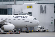 Skupina v súčasnosti zamestnáva zhruba 103-tisíc ľudí po tom, ako počas obdobia pandémie nového koronavírusu zrušila zhruba 20-tisíc pracovných pozícií. FOTO: TASR/AP