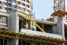 Tretia vlna konsolidácie verejných financií znižuje priestor na investície aj v stavebníctve. FOTO: TASR/D. Veselský