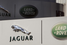 Základné kroky obnovy sú podľa manažérky komunikácie Jaguar Land Rover Slovakia Kataríny Chlebovej naštartované. FOTO: TASR/AP