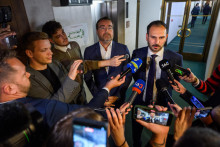 Poslanci Marek Krajčí a Rastislav Krátky (obaja hnutie Slovensko). FOTO: TASR/Jaroslav Novák