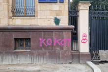 Na českú ambasádu v Moskve zaútočili vandali. FOTO: Jan Lipavský, X