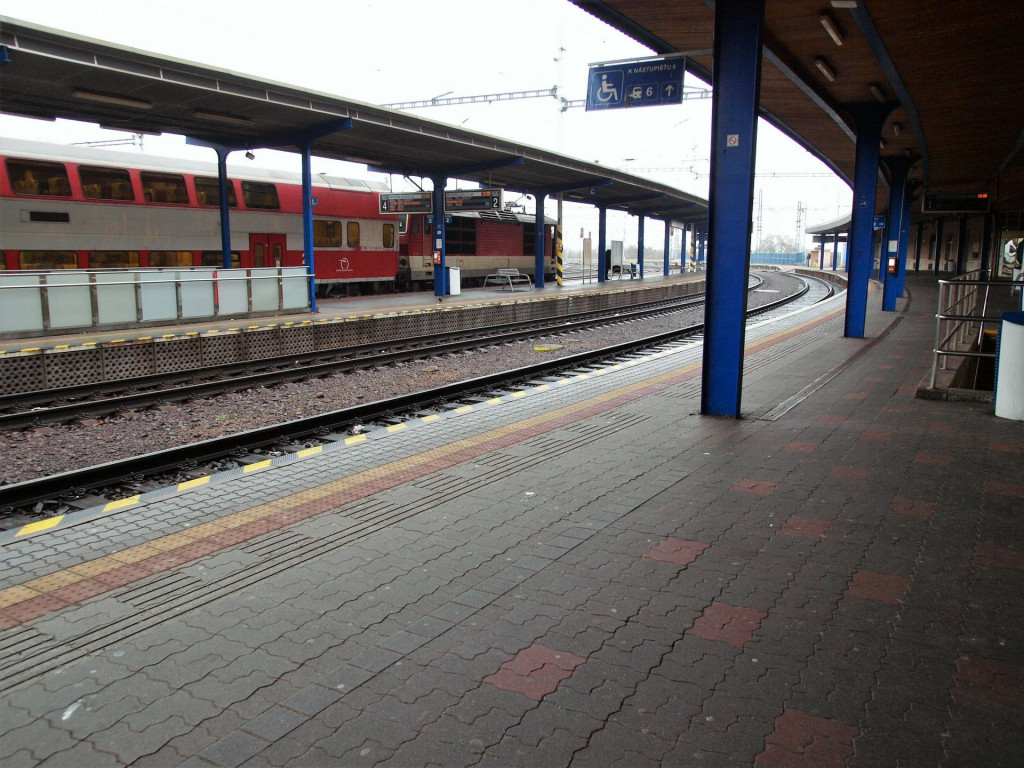 Rozsah dopravy zostáva zachovaný ako pred výlukou, pričom bude rozšírený o tri páry vlakov REX v neskorých večerných a skorých ranných hodinách. FOTO: TASR/Miroslav Košírer