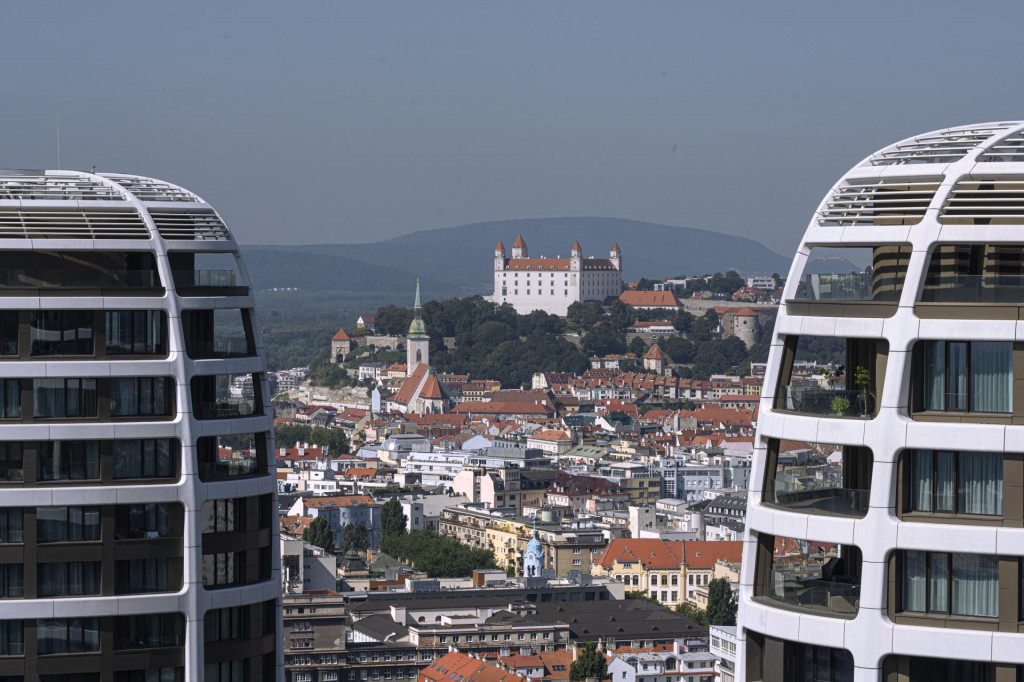 Spotrebitelia pozitívnejšie vnímali vývoj nezamestnanosti, zmiernili sa aj obavy týkajúce sa financií v ich domácnostiach, ako celkovej finančnej situácie, tak aj tvorby úspor. FOTO: TASR/Pavel Neubauer