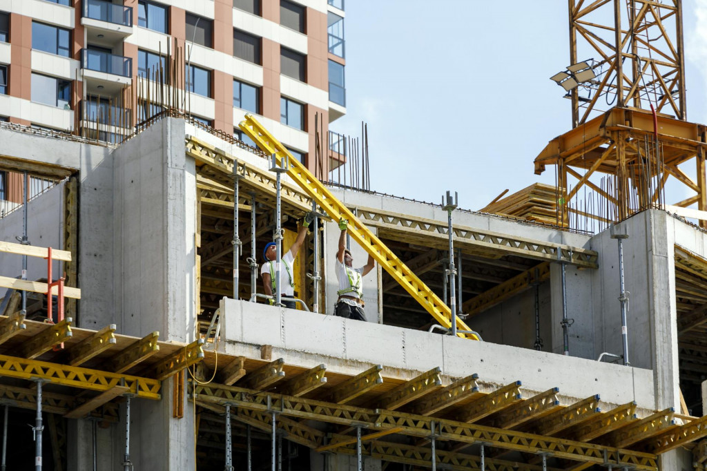 Tretia vlna konsolidácie verejných financií znižuje priestor na investície aj v stavebníctve. FOTO: TASR/D. Veselský
