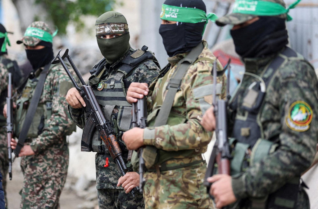 Na snímke ozbrojenci hnutia Hamas. FOTO: REUTERS