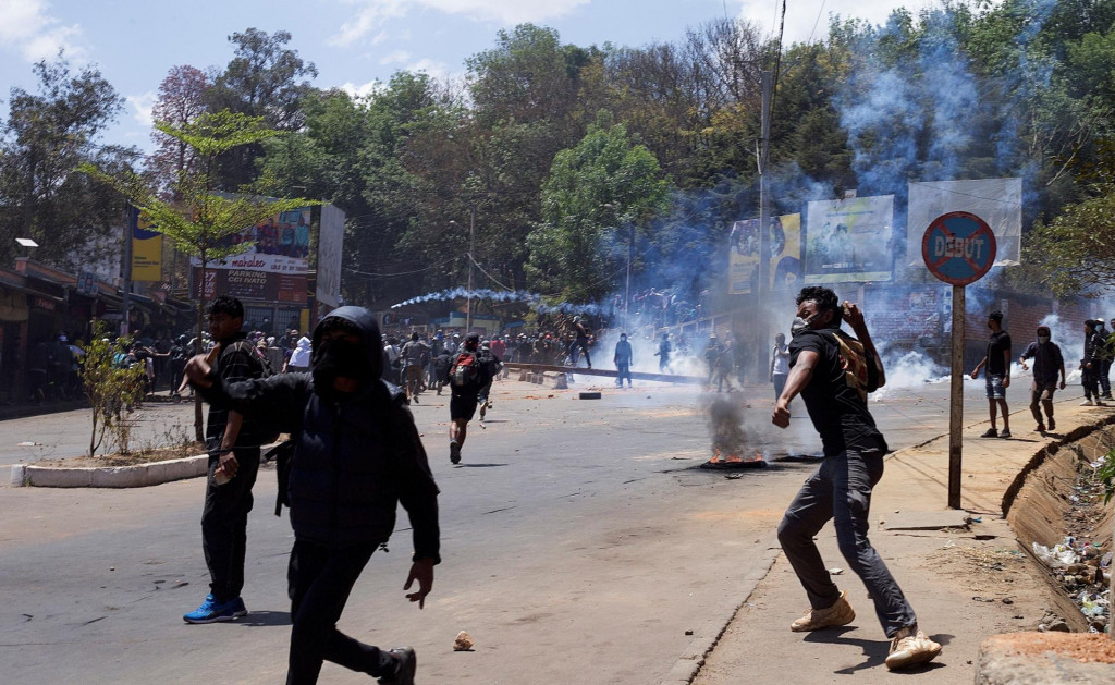 Demonštrácie v hlavnom meste Madagaskaru. FOTO: REUTERS