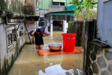 Zaplavená oblasť po tom, čo tajfún Bualoi zasiahol pevninu v provincii Nghe An vo Vietname. FOTO: Reuters