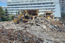 Búracie práce na mieste bývalej diskotéky Bajkal. FOTO: HN