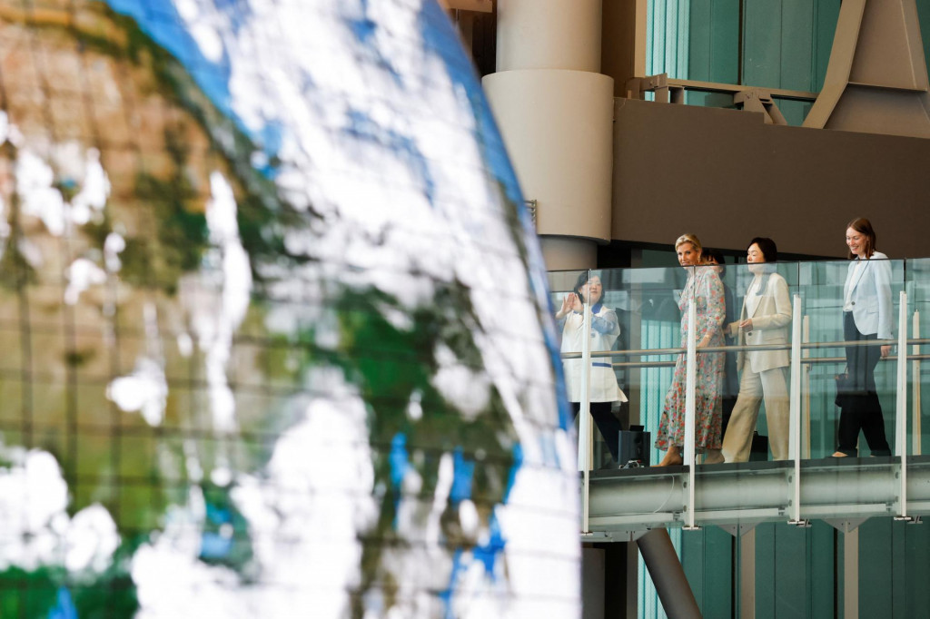 Inovácie zaujímajú aj anglickú kráľovskú rodinu. Vojvodkyňa z Edinburghu Sofie navštívila Národné múzeum vznikajúcich vied a inovácií v Tokiju. FOTO: Reuters