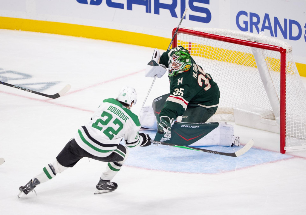 Slovenský brankár Samuel Hlavaj z Minnesoty Wild počas prípravného zápasu na novú sezónu zámorskej NHL. FOTO: TASR/AP