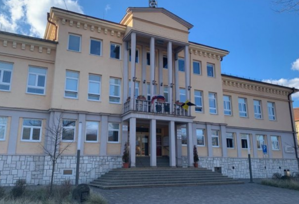 Mestsk&yacute; &uacute;rad v Handlovej FOTO: Facebook