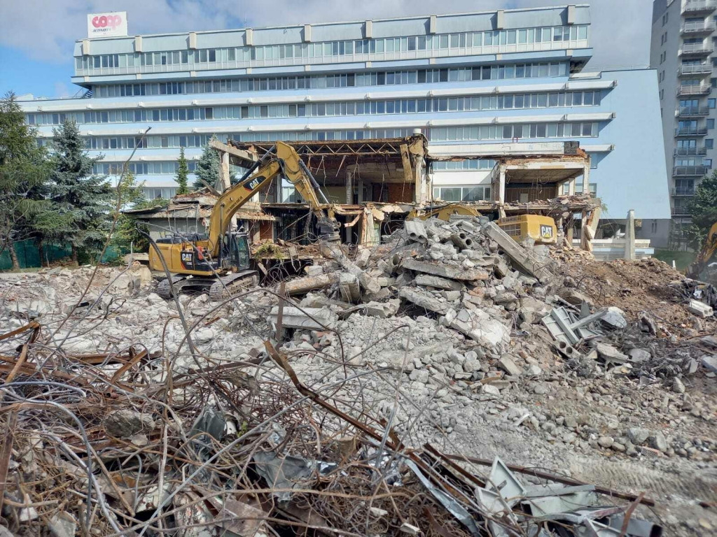 Búracie práce na mieste bývalej diskotéky Bajkal. FOTO: HN