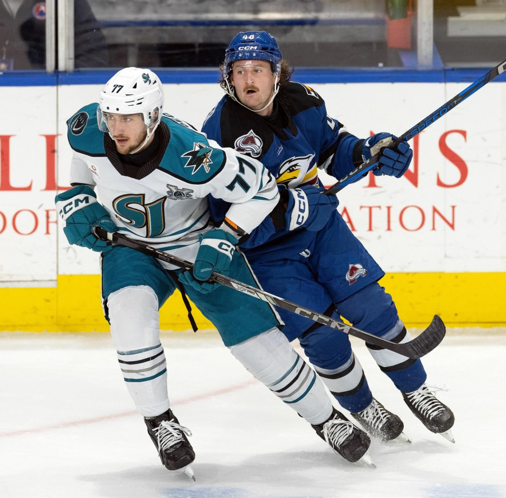 Pavol Regenda zatiaľ obliekol dres San Jose len v rámci AHL. Dočká sa snaživý útočník aj debutu v tíme Sharks na scéne NHL? FOTO: Profimedia.sk