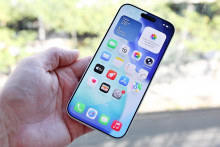 Apple tento rok ponuku iPhonov v&yacute;razne prekopal. Z&aacute;kladn&yacute; model sa prekvapivo pribl&iacute;žil typom Pro, nov&yacute; Air je potom kapitolou samou o sebe. &Scaron;pičkov&eacute; modely 17 Pro a 17 Pro Max dostali &uacute;plne prepracovan&uacute; kon&scaron;trukciu a ďal&scaron;ie zmeny, ktor&eacute; prin&aacute;&scaron;aj&uacute; v praxi v&yacute;znamn&yacute; posun vpred.