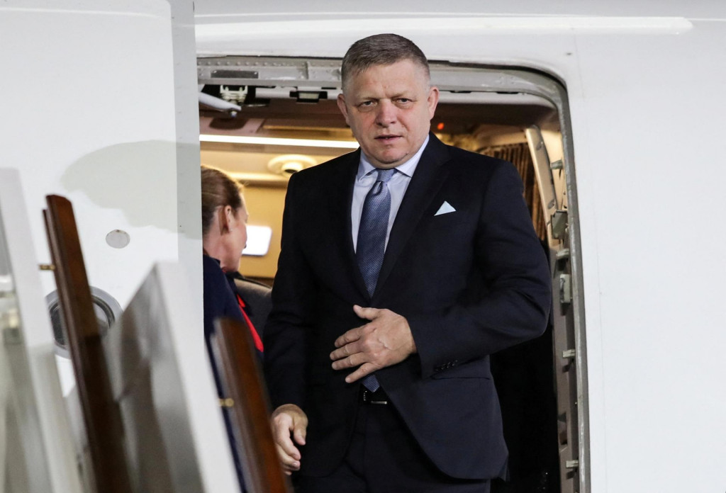 Robert Fico do Kodane nepoletí. FOTO: Reuters