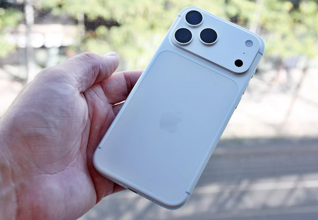 iPhone 17 Pro Max sa po rokoch zbavil titánu a ocele v prospech lepšieho chladenia.